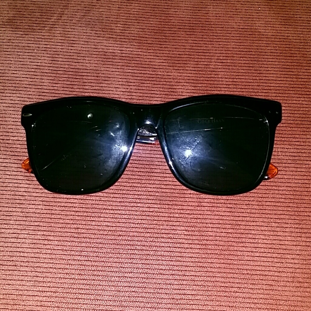 Shades /sun glasses